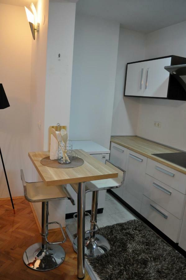 Apartman Dina Apartment Tuzla Ngoại thất bức ảnh